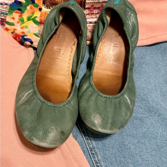 Pacific Green Tieks - Picture 3 of 5